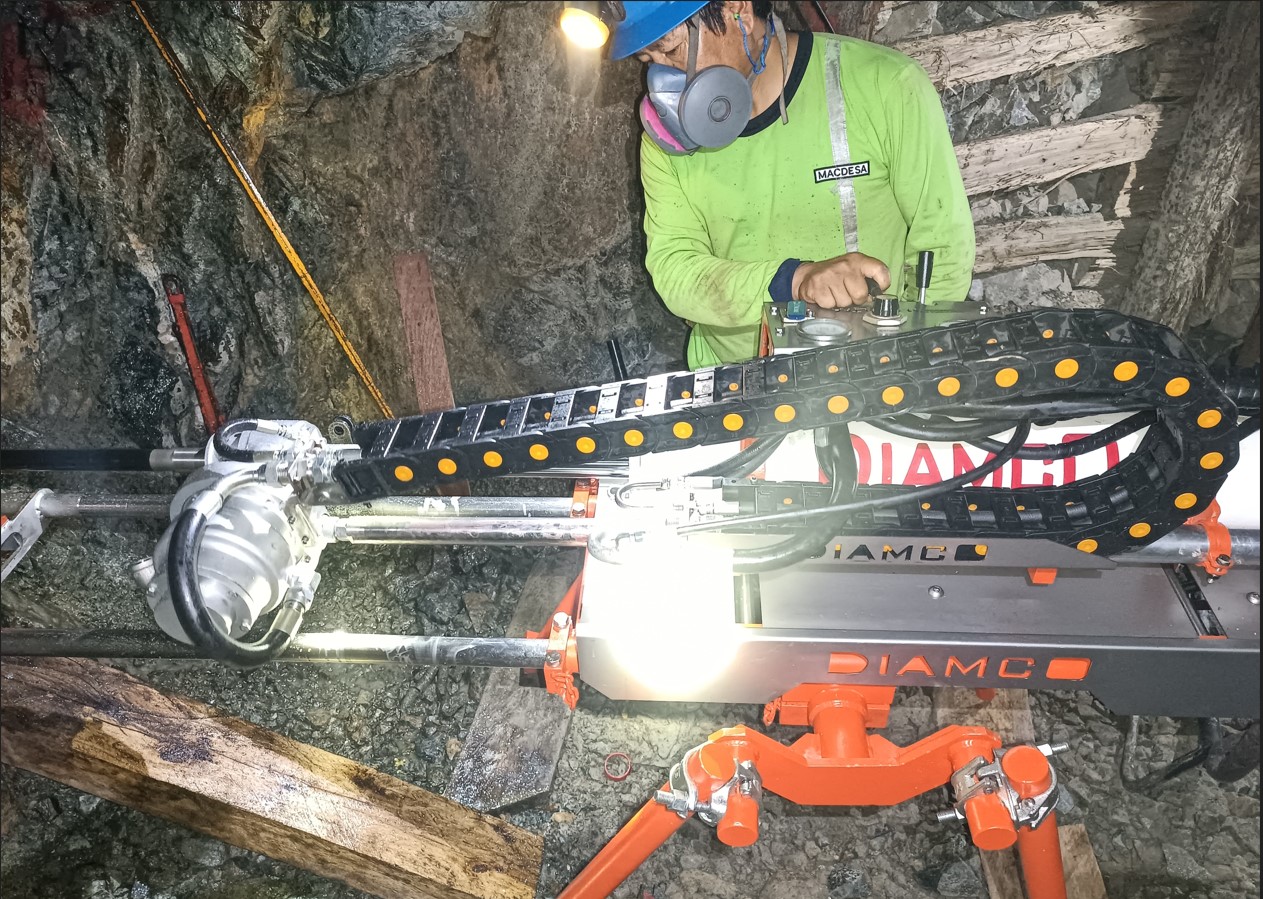 Perforación minera en terrenos de difícil acceso